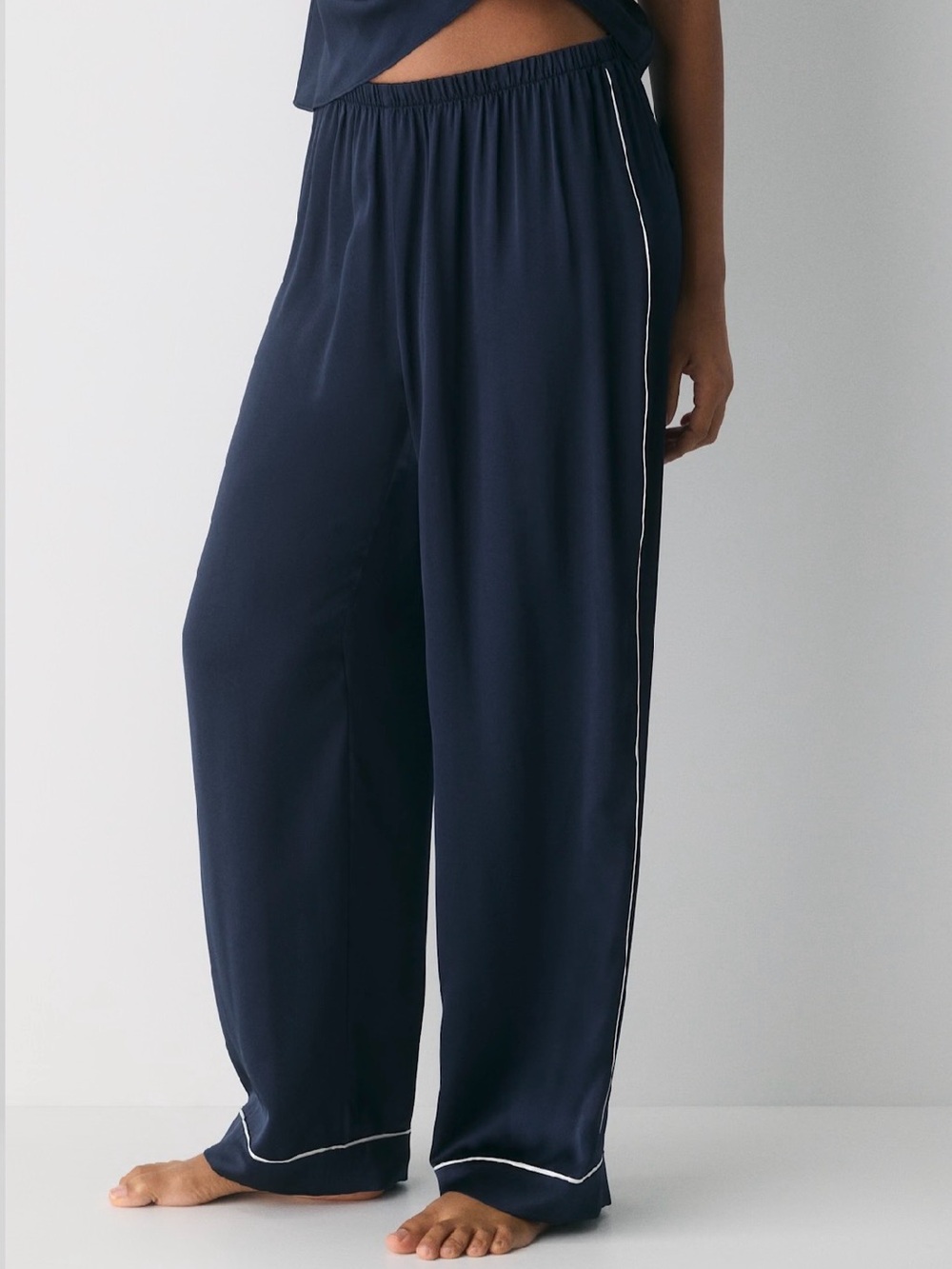 Aritzia Nightside Silk Pajama Pant in Admiral Size XXS. NWT